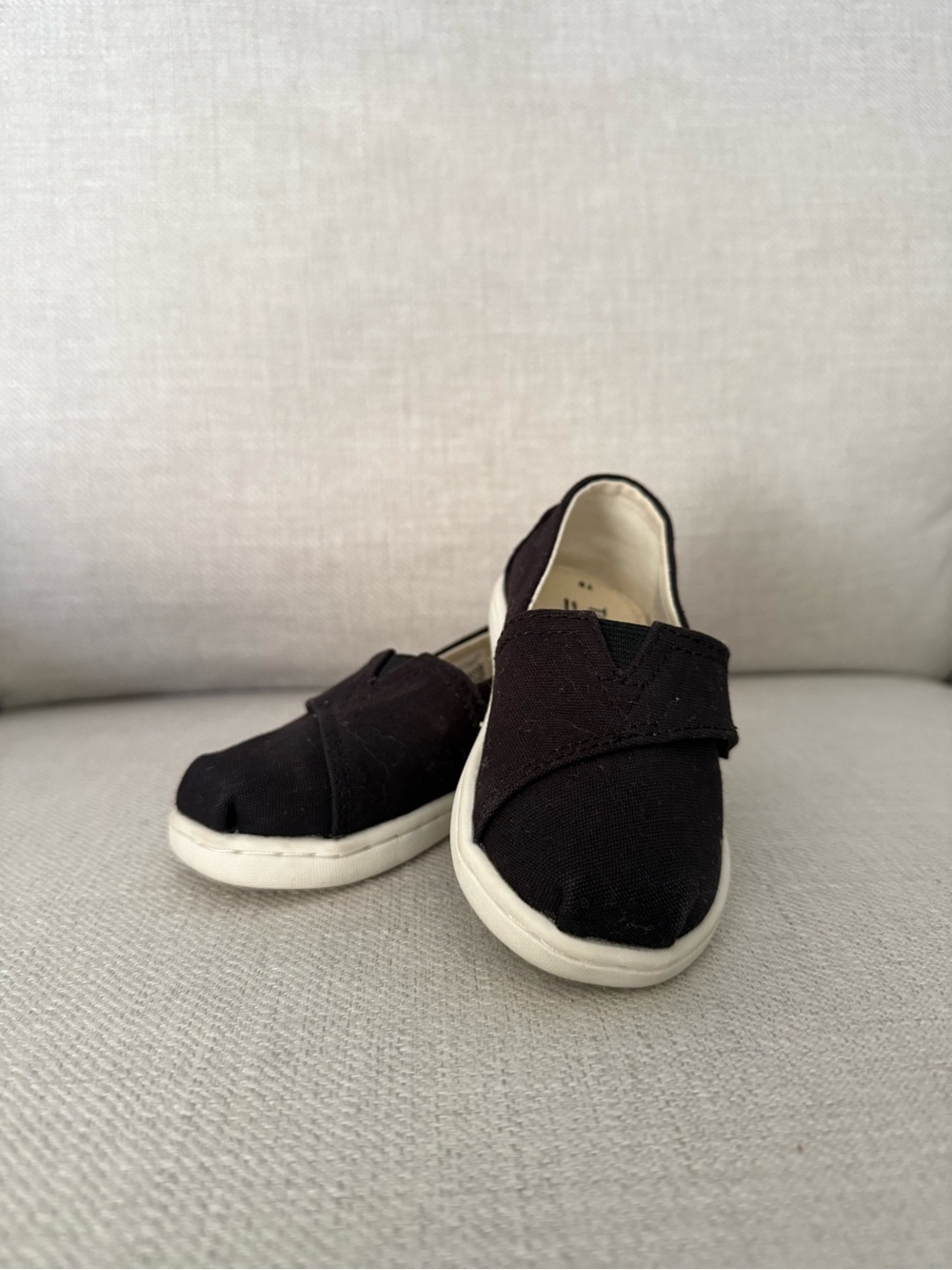 Toms Toddler Black Slip-On Canvas loafers